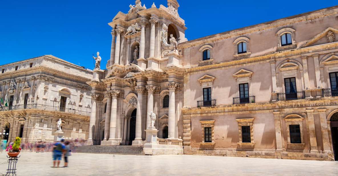 Syracuse Ortigia and Noto from Catania - Using the multilingual audio guide so the stops make sense