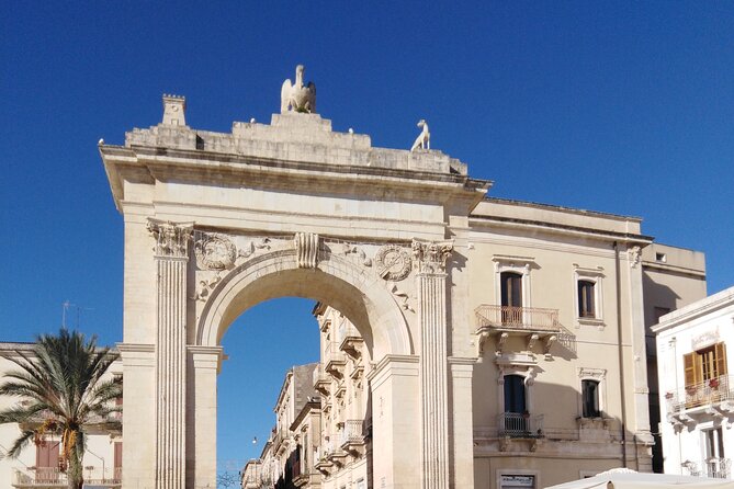 Syracuse Ortigia and Noto Private Tour - Isola di Ortigia: Walking the Old City, Fish Market Energy, and Jewish Quarter Lanes
