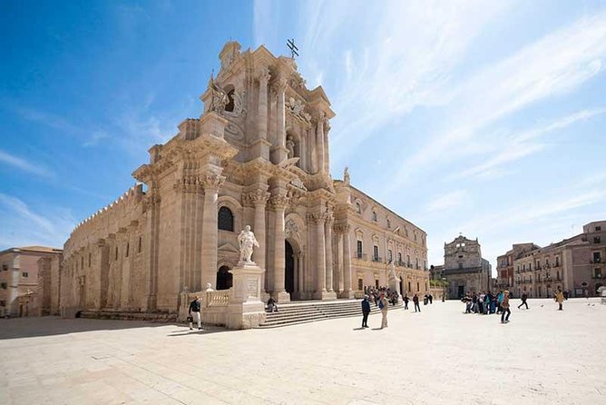 Syracuse, Ortigia and Noto walking tour from Catania - Fonte Aretusa and the Syracuse Cathedral Area: Ortygia’s Core Mood