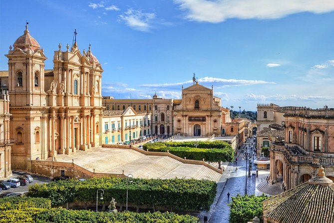 Syracuse, Ortigia and Noto walking tour from Catania - Ortigia Market to Piazza Duomo: Apollo and the Sacred Center
