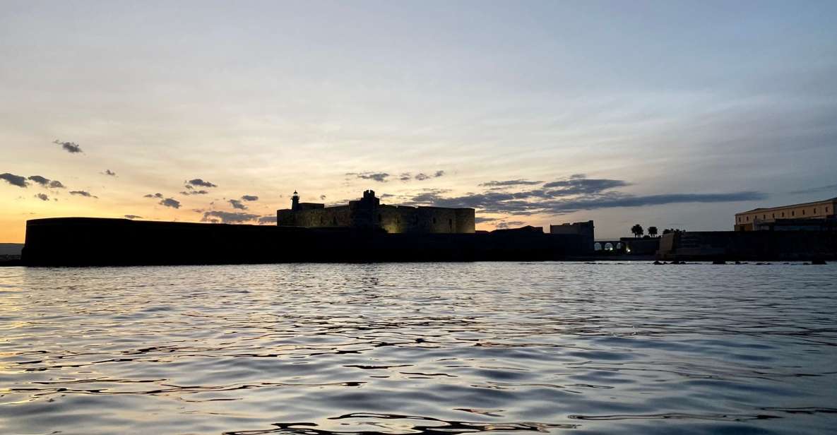 Syracuse: Ortigia Boat Trip with Caves and Pillirina - The Umberto I Bridge and Castle Maniace stretch: what the boat reveals