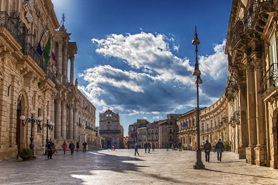 Syracuse: Ortigia Classic Walking Tour - Getting oriented in Ortigia with a simple, walkable route