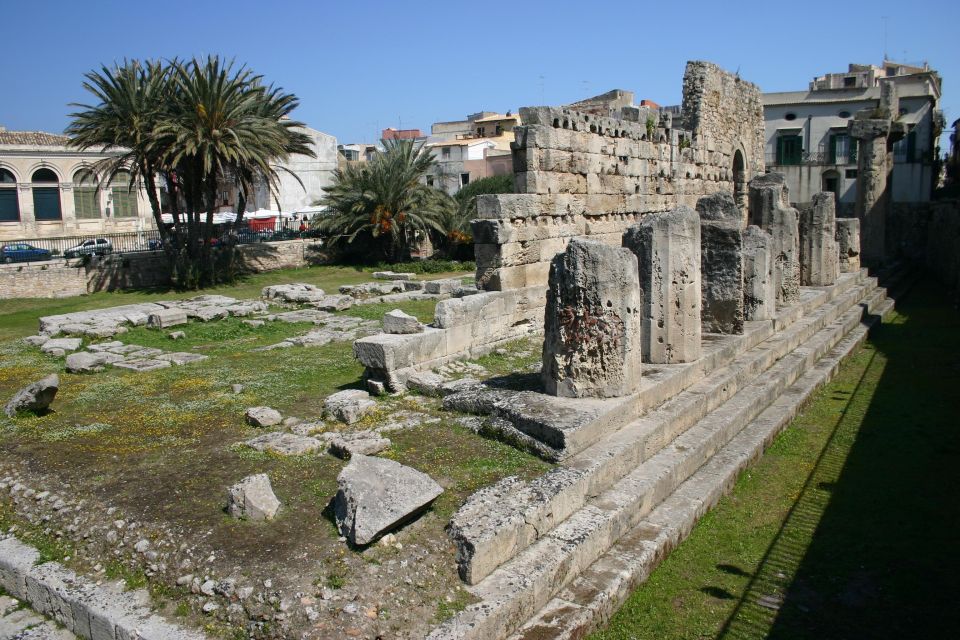 Syracuse: Ortigia Classic Walking Tour - Aretusa Spring: myth, papyrus plants, and seaside atmosphere