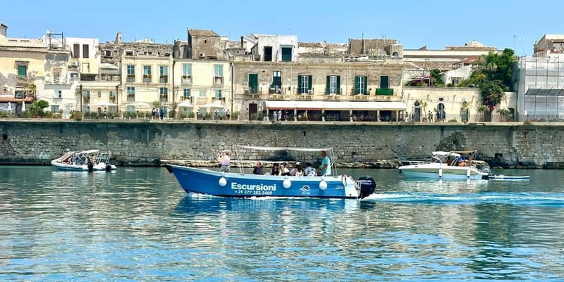 Syracuse: Ortigia Island and Sea Caves Boat Tour with Drinks - From Via Malta to Ortigia’s sea caves: the feel of this cruise