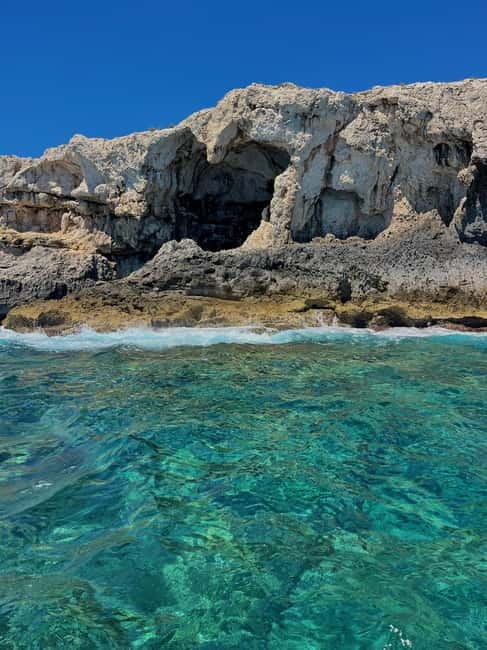 Syracuse: Ortigia Island and Sea Caves Boat Tour with Drinks - The boat route: Umbertino Bridge, S. Lucia, and the sea-cave approach