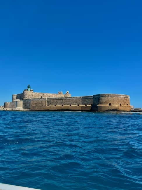 Syracuse: Ortigia Island and Sea Caves Boat Tour with Drinks - Where you meet: Via Malta 26 and the voucher step