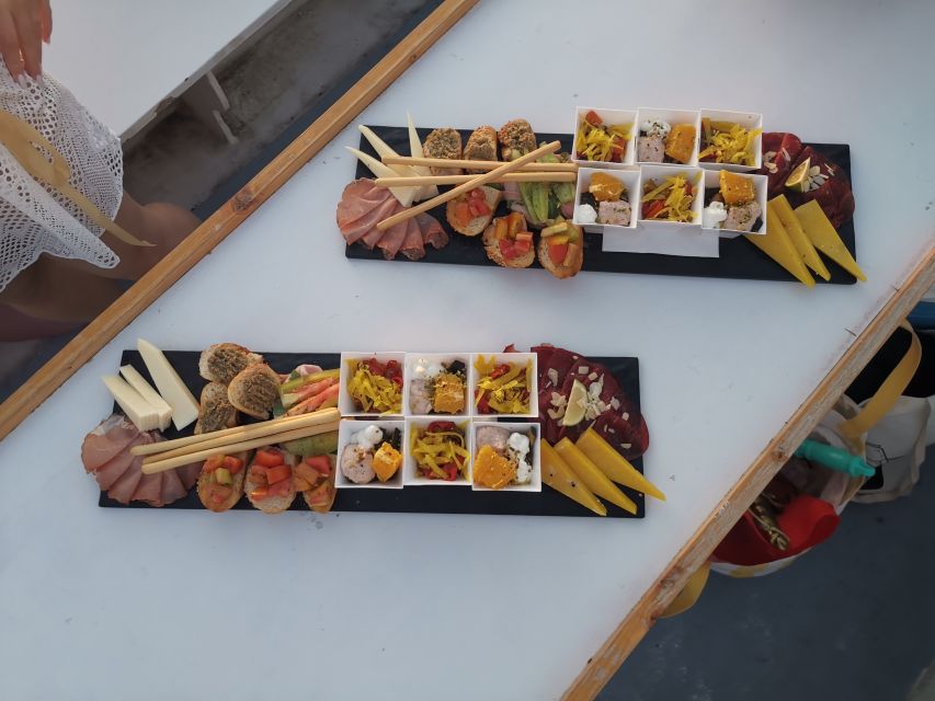 Syracuse: Ortigia Sunset Cruise with Aperitif - The 2-hour rhythm: caves, aperitivo, then sunset