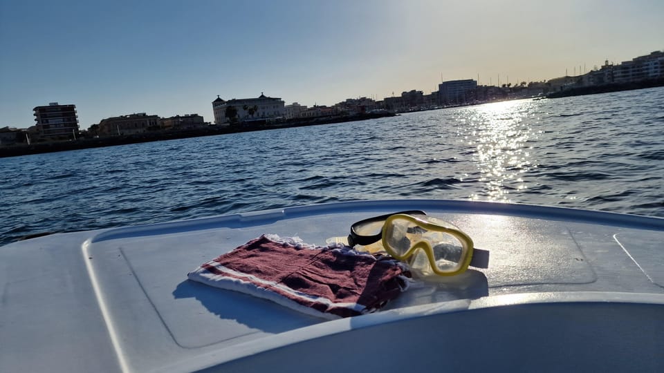Syracuse: Picnic boat tour of Pillirina, Ortigia & sea caves - Ortigia from the water: where the skyline makes sense