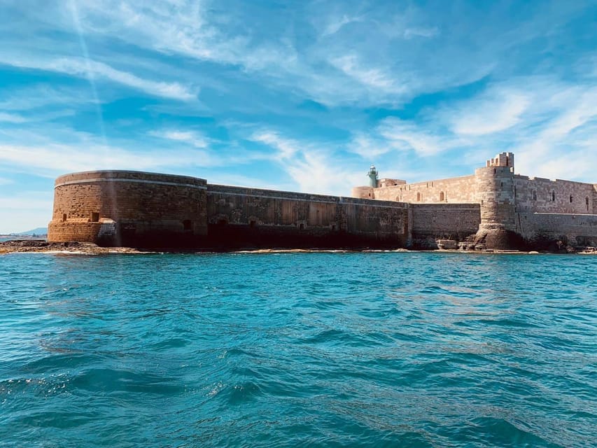Syracuse: Private boat tour of Ortigia and sea caves - Fonte Aretusa and city views from the sea