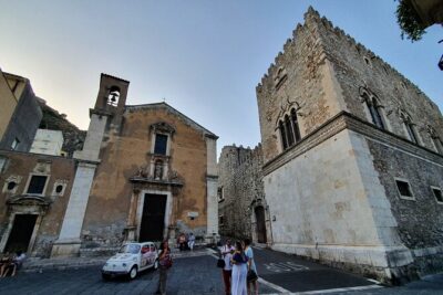 Taormina: A Self-Guided Audio Tour of Sicily’s Hilltop Town - Finding the start: Porta Catania to Corso Umberto
