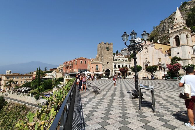 Taormina: A Self-Guided Audio Tour of Sicily’s Hilltop Town - Piazza di Duomo and the centaur fountain symbol