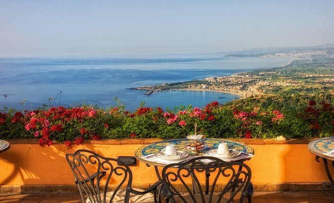 Taormina and Castelmola private and guided tour with Arancino - Private Pickup Beats the Usual Taormina Chaos