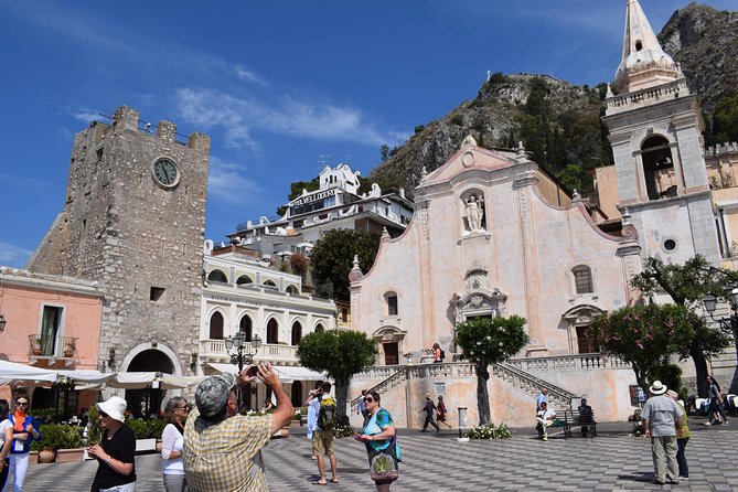 Taormina and Castelmola Tour from Messina - Corso Umberto in Taormina: Stroll, 4 Fountains, and Catalan Palazzo