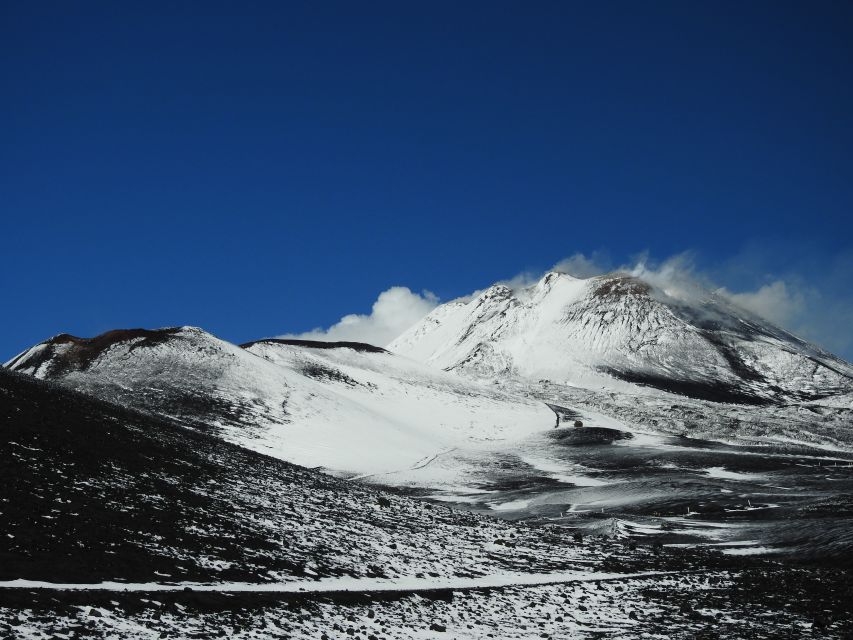 Taormina and Catania: Private guided Etna hike by cable car - Jeep, cableway, and break time: how the pacing usually works