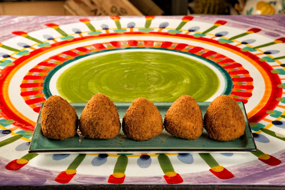 Taormina: Arancino Making Class with Drinks - Where to go: Pizzeria Porta Messina by the arch