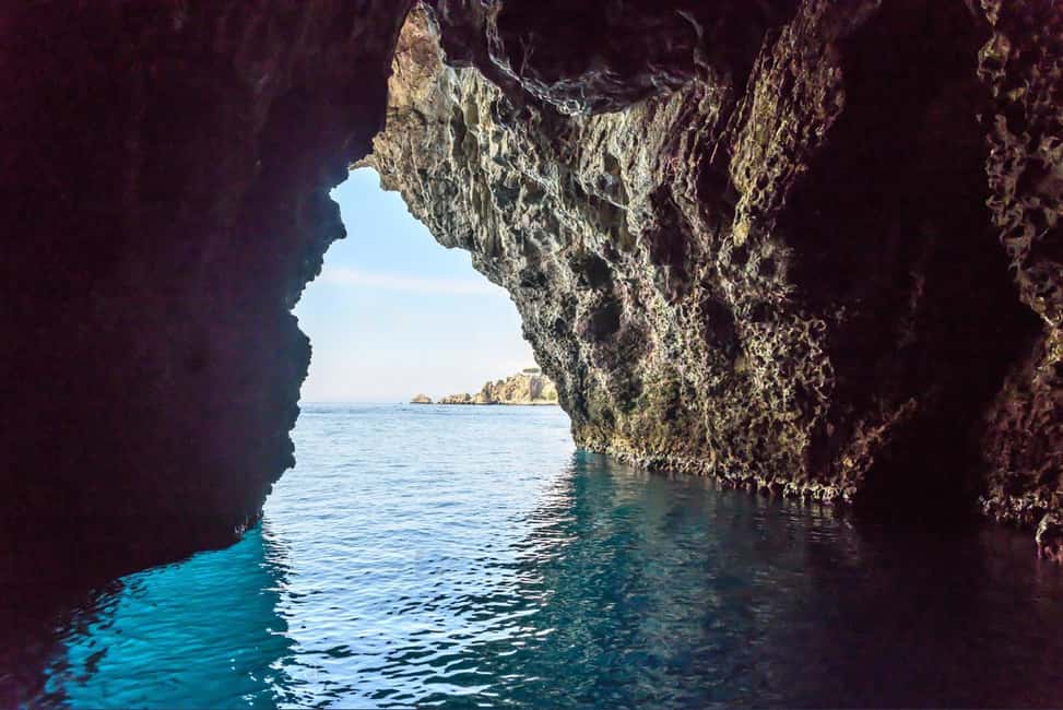 Taormina: BOAT PARTY IN CATAMARANO NELLA BAIA DI TAORMINA - Price and value: what $94 buys in 4 hours