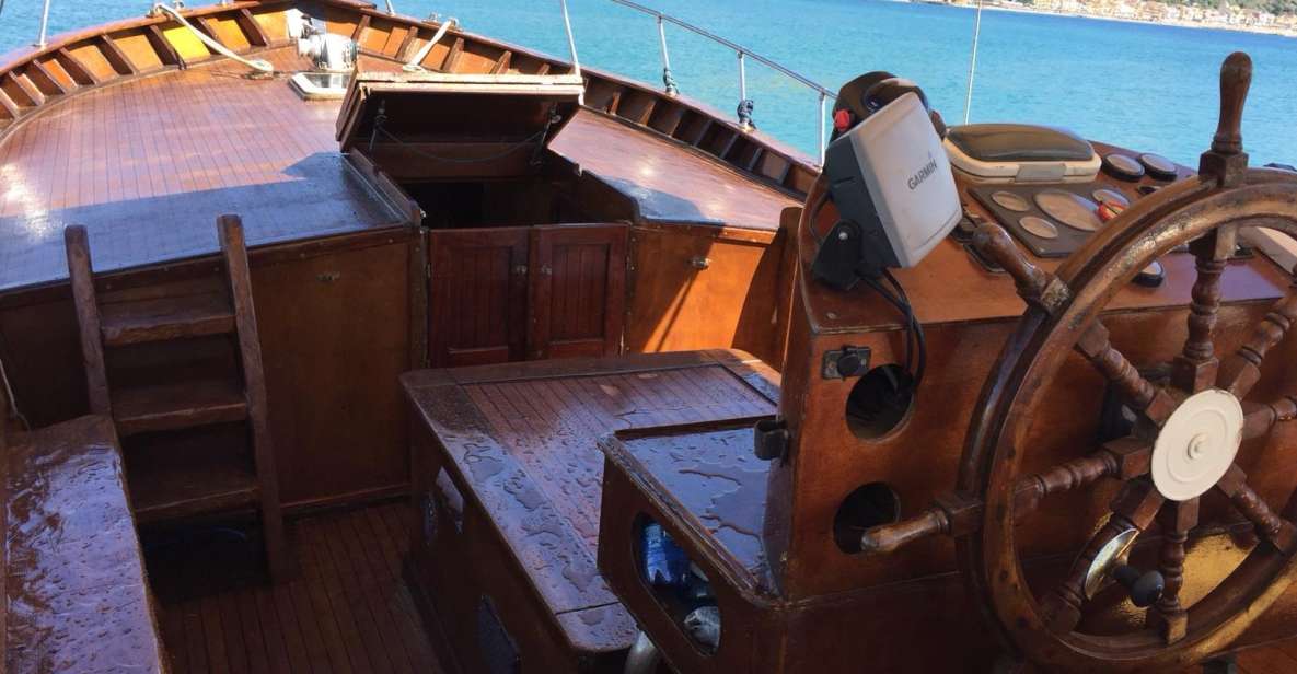 Taormina: Boat Tour to Taormina & Giardini Naxos with Drink - Getting to the Right Spot: Ristorante La Sirena in Giardini Naxos