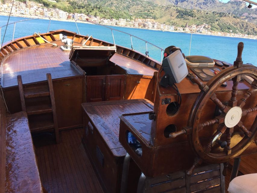 Taormina: Boat Tour to Taormina & Giardini Naxos with Drink - From Giardini Naxos to the Taormina Coast: The Route Has Built-In Variety