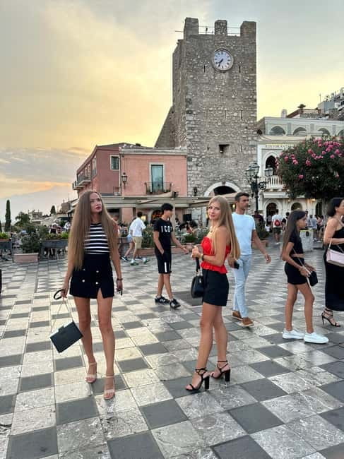 Taormina: exclusive tour with food, drinks, and sunset, pick-up from Catania - Duomo Square and Corso Umberto: history plus real shopping time