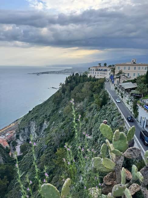 Taormina: exclusive tour with food, drinks, and sunset, pick-up from Catania - Aperitif and sunset: the part of the day you’ll remember