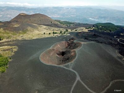 Taormina/Naxos: Mount Etna & Alcantara Gorges Tour w/ Pickup - Getting to Piano Provenzana and the off-road push toward 3,000m