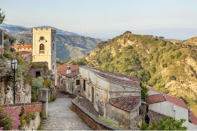 Taormina: Private/Guided Godfather with Authentic Pizza Tasting - The guide’s job: film details plus the real Mafia context