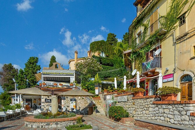 Taormina Private Walking Tour: Explore Top Sights & Hidden Gems - Corso Umberto: The Main Street That Connects Ancient Gates