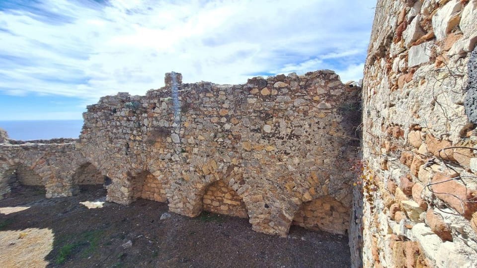 Taormina; Taormina Castle Tour - Climbing the 100 steps to the main gate