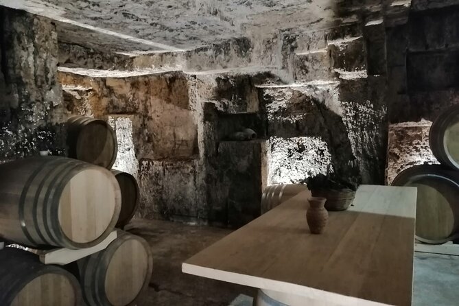 Tasting in the historic cellar of Marsala - The buffet snacks pairing: simple food that keeps things enjoyable