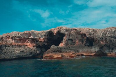 Tour of Ortigia and sea caves by boat in Syracuse - On Board First: Sun or Shade, Fresh Water, and Snorkel Gear