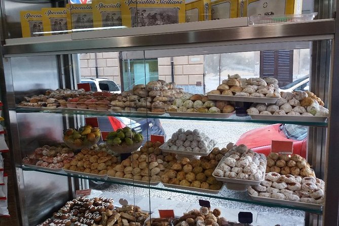 TOUR PALERMO ARABA "A dip in the historical markets and Street Food" - Palermo’s Ballarò market and street food: what this 4-hour tour delivers