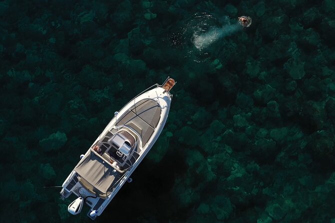 Visit of the bay of Taormina with private boat - Starting point at Marina di Schisó SRLS in Giardini Naxos