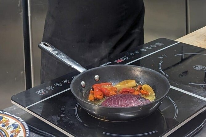 Visit of the Ortigia market and cooking class of typical dishes - Who should book this cooking class?