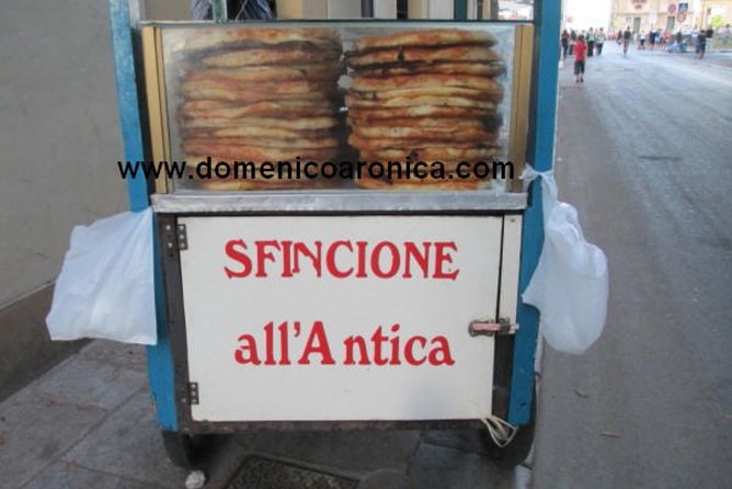 Walking Tour and street food Tour Palermo / History and Food - Quattro Canti: the old-town crossroads you’ll remember