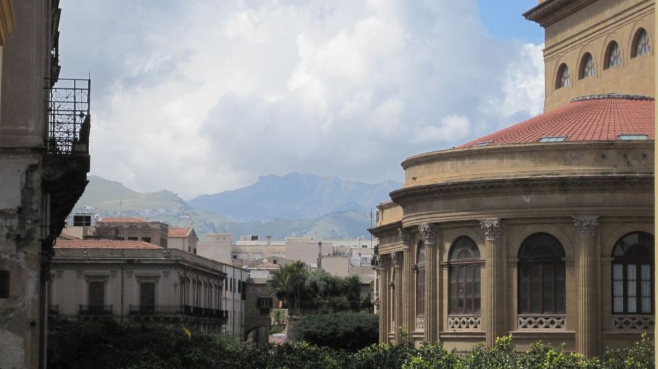 Walking Tour and typical Lunch in a private charming home - Ruggero VII Street and the Arabic-influenced streets you can feel
