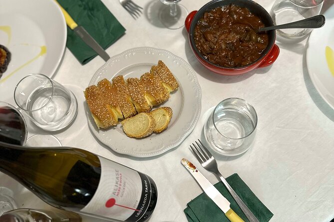 Wine tasting with gastronomic experience at Leonarda's home - Lunch at 12:30 or dinner at 19:00