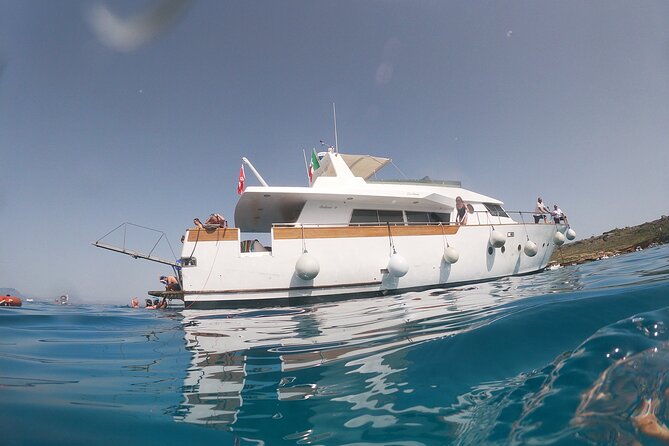 Yacht excursion Shalimar IV - Between Stops: Panoramic Sailing and the Lunch-Ready Rhythm